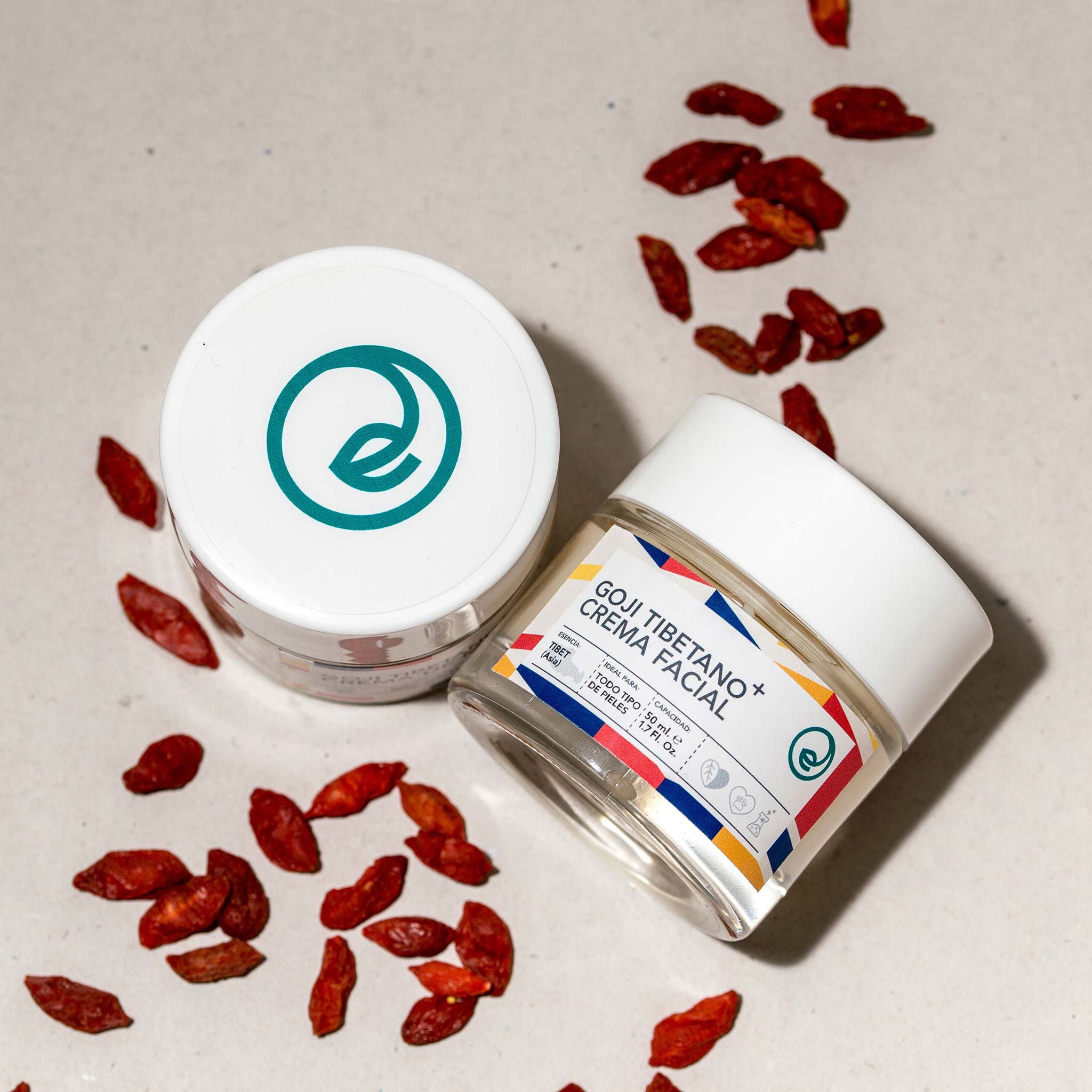 Fotografies per a la marca de cosmètica Essential Cosmetics.